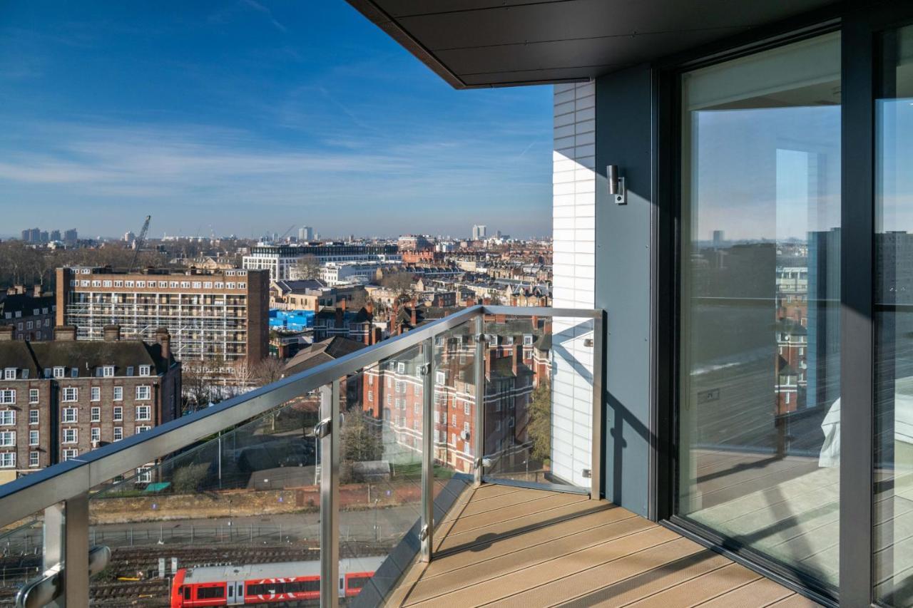 Modern Family Home Close To Victoria Station By Underthedoormat Лондон Екстериор снимка