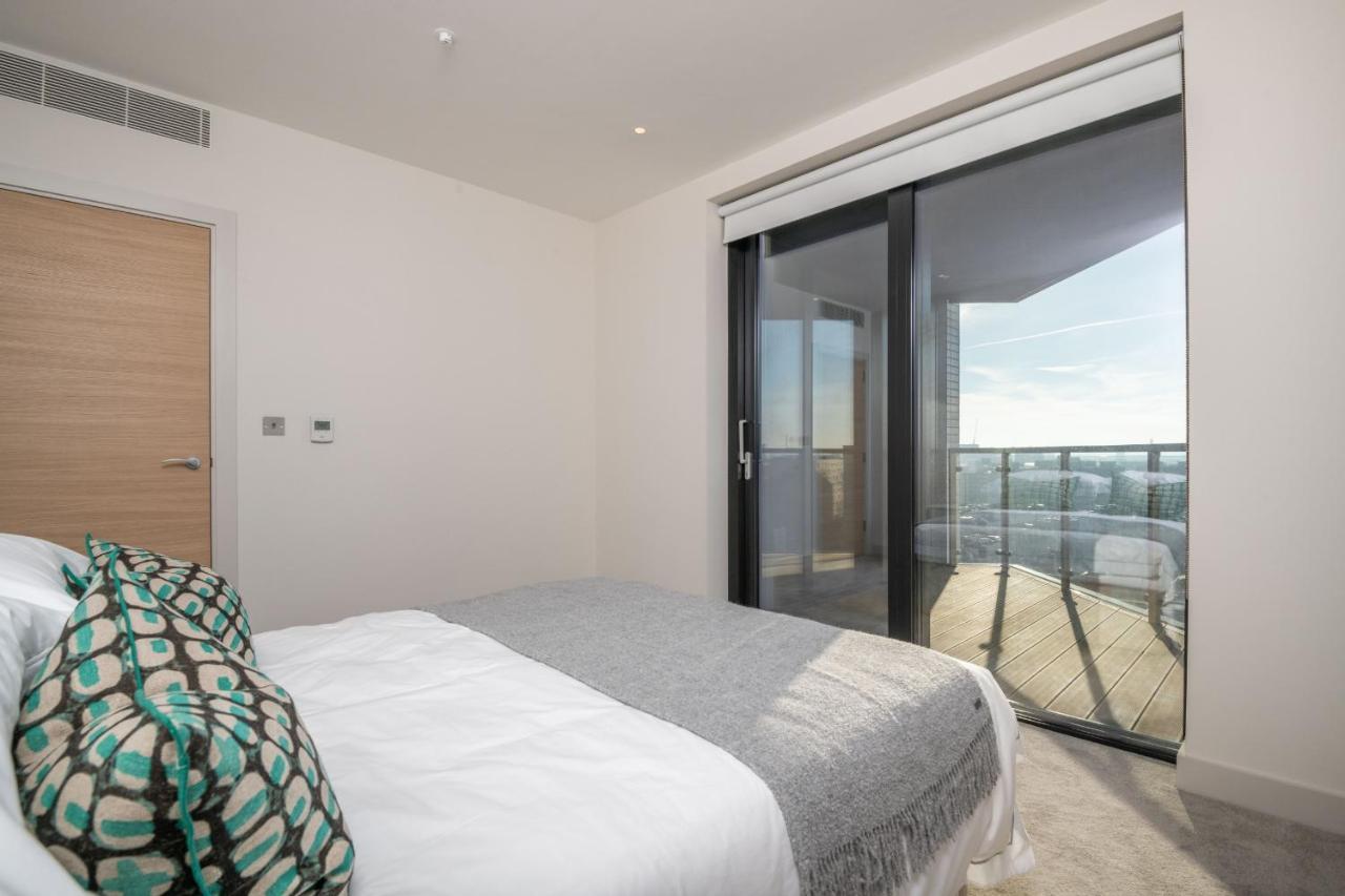 Modern Family Home Close To Victoria Station By Underthedoormat Лондон Екстериор снимка
