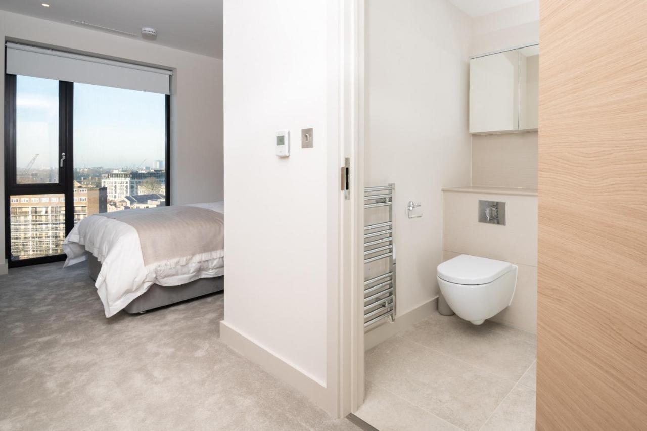 Modern Family Home Close To Victoria Station By Underthedoormat Лондон Екстериор снимка