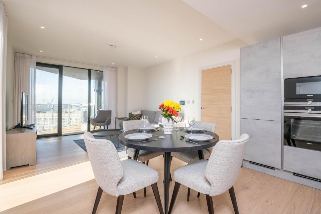 Modern Family Home Close To Victoria Station By Underthedoormat Лондон Екстериор снимка