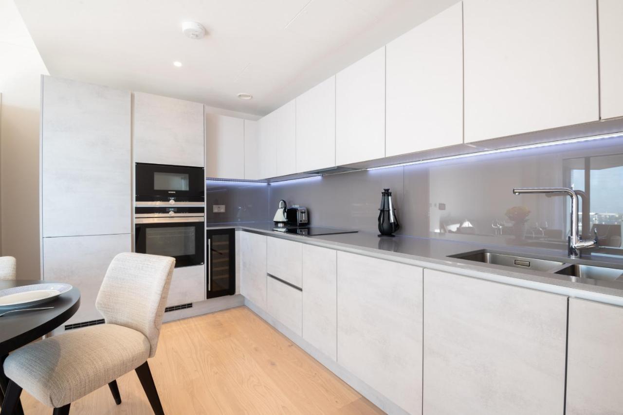 Modern Family Home Close To Victoria Station By Underthedoormat Лондон Екстериор снимка