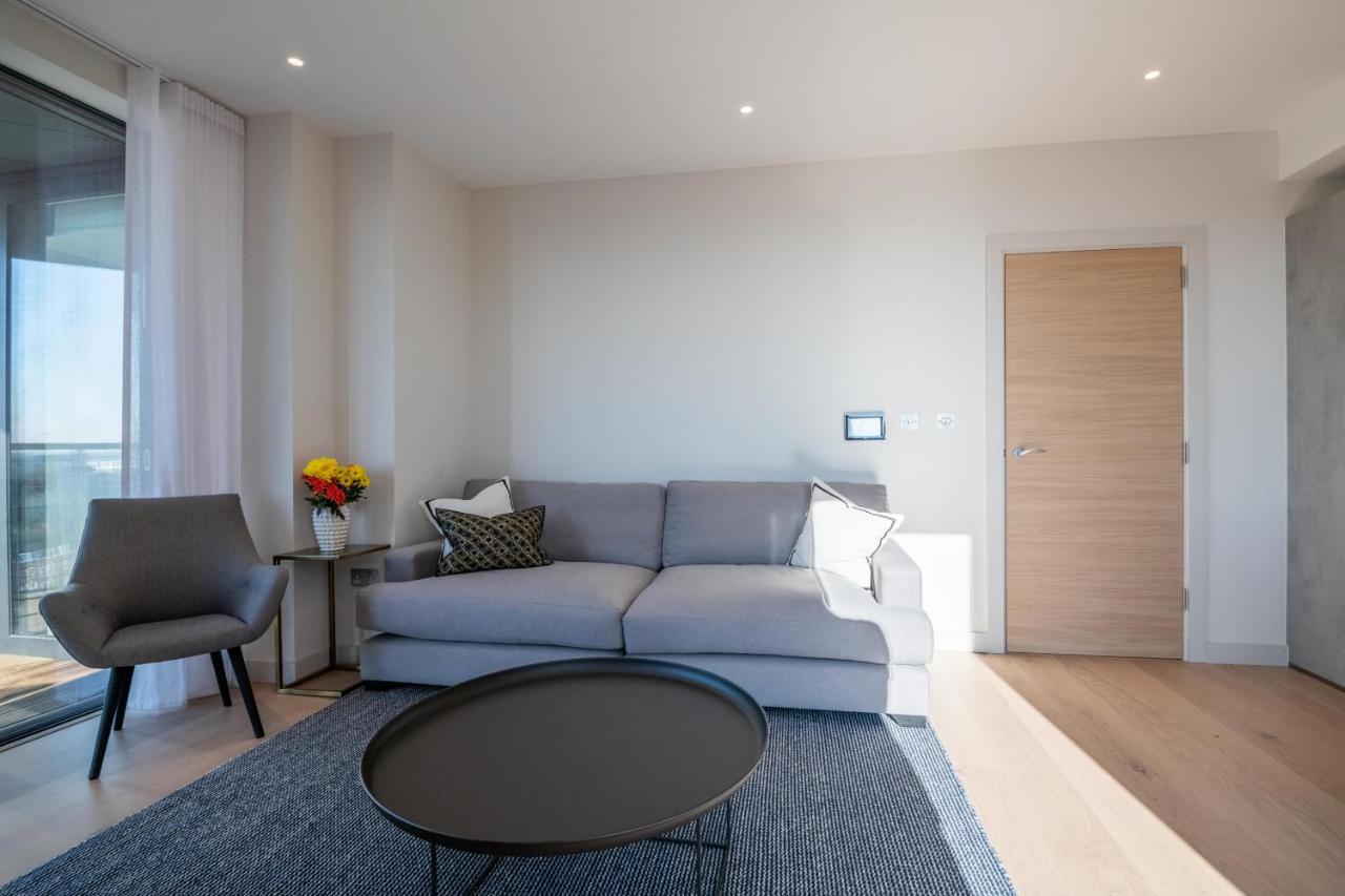 Modern Family Home Close To Victoria Station By Underthedoormat Лондон Екстериор снимка