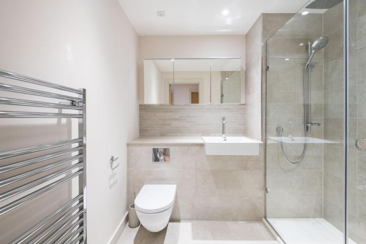 Modern Family Home Close To Victoria Station By Underthedoormat Лондон Екстериор снимка