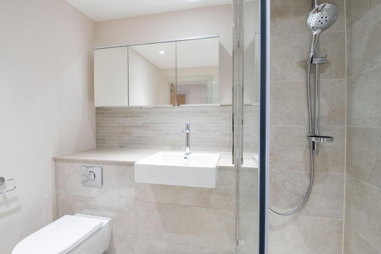 Modern Family Home Close To Victoria Station By Underthedoormat Лондон Екстериор снимка