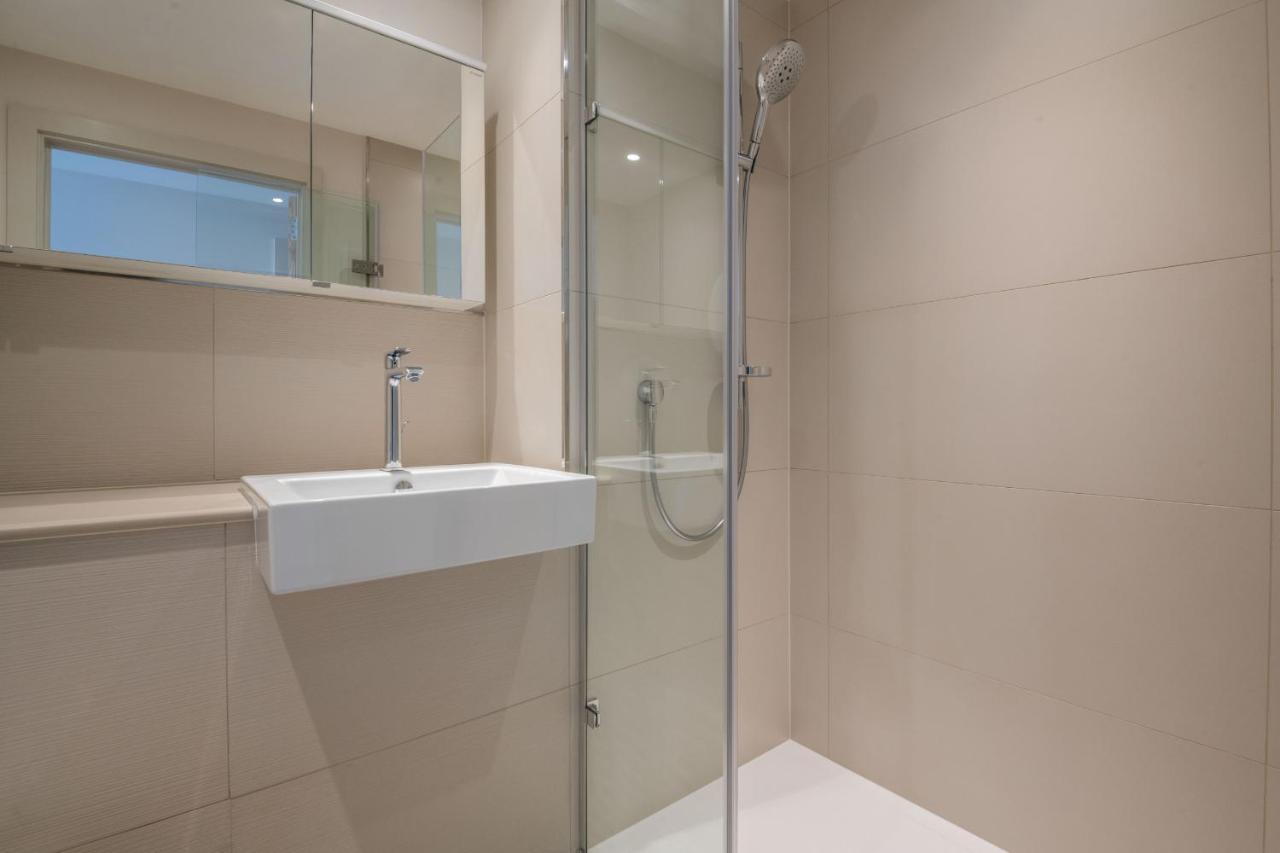Modern Family Home Close To Victoria Station By Underthedoormat Лондон Екстериор снимка